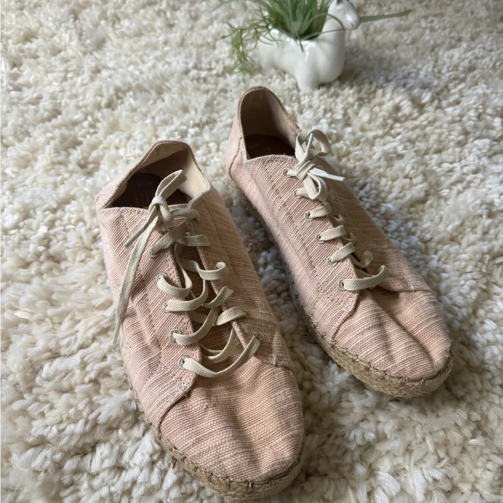 NWT Toms Blush Pink Rose super cute spring womens  Espadrille Lace-Up Sneakers